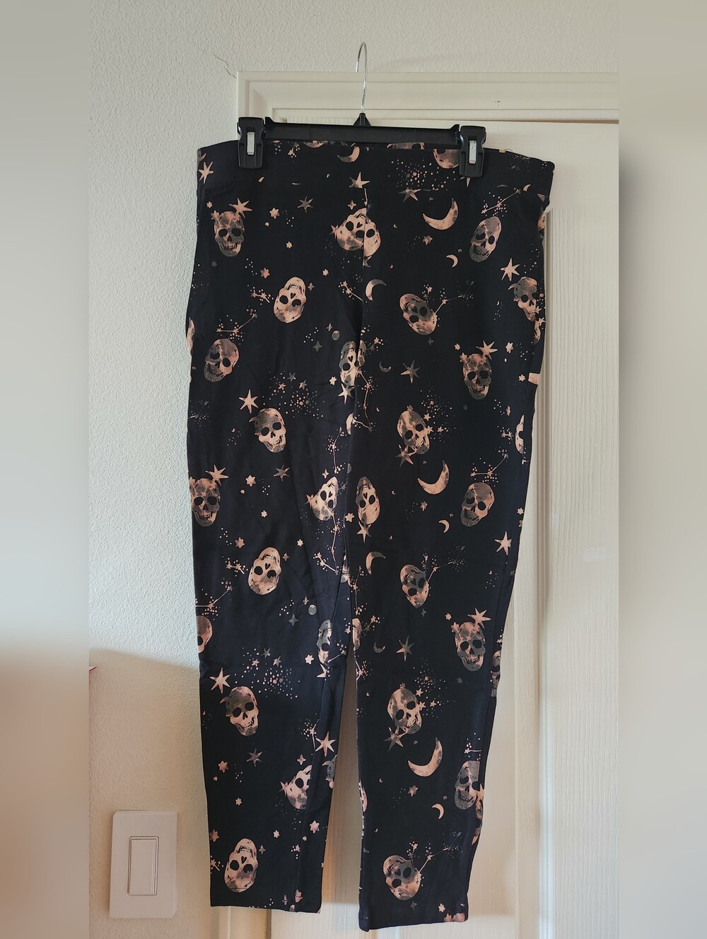 Torrid Black Leggings w/ Orange Skull/Moon/Star Print Premium Full Length Size 2